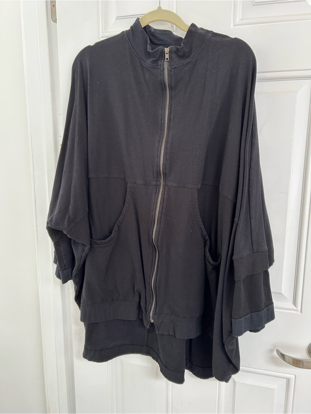 Flutter Women’s Zip Up Sweatshirt Size L XL Black